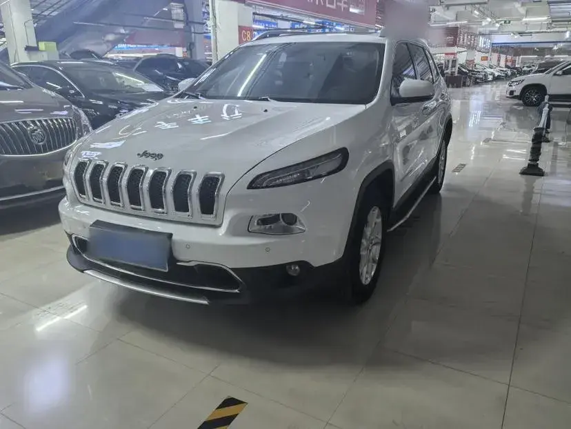 2016 Jeep Cherokee 2.4L 175HP L4 9AT