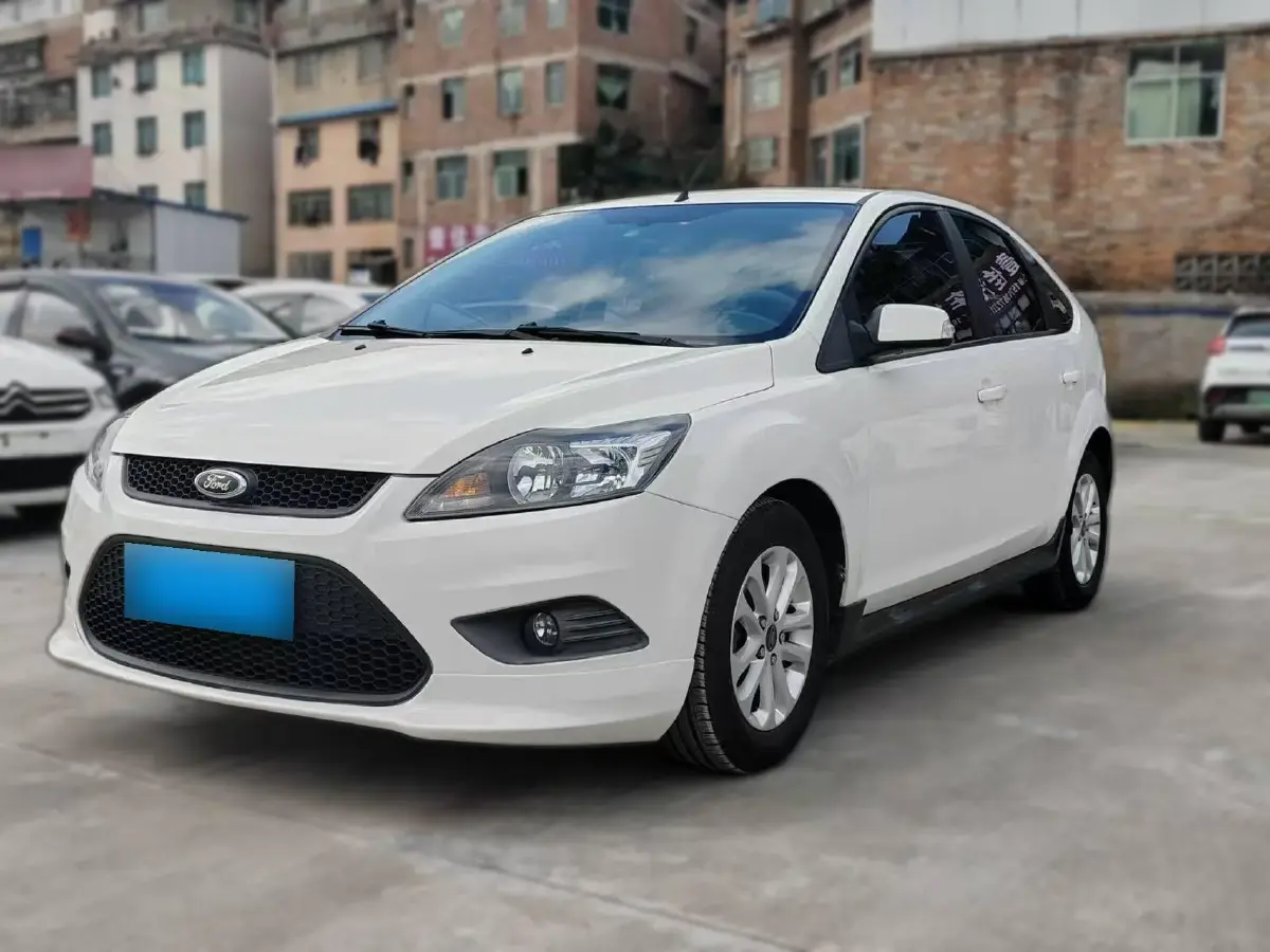 2013 Ford Focus 1.8L 124HP L4 5MT