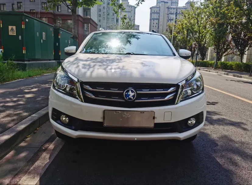 2016 Venucia T70 1.6L 121HP L4 5MT,autocango,china used car exporter,china ev exporter,chinese used car exporter,chinese used ev exporter