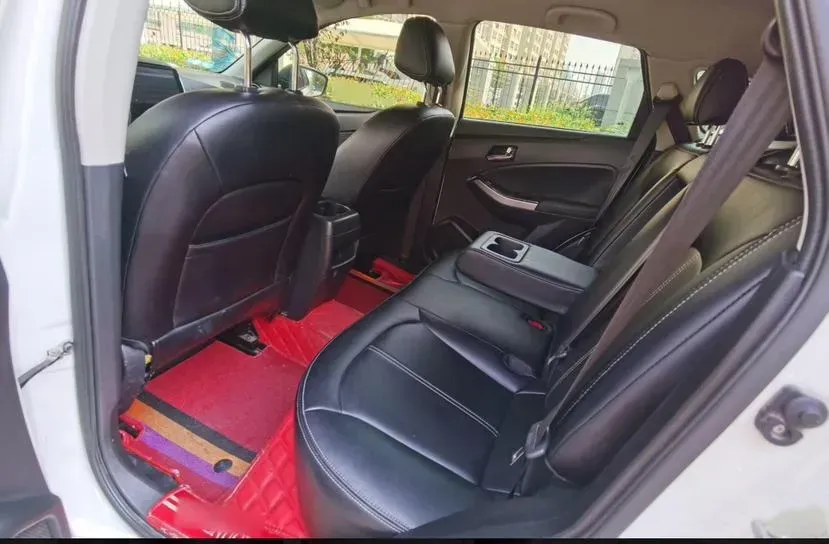 2016 Venucia T70 1.6L 121HP L4 5MT,autocango,china used car exporter,china ev exporter,chinese used car exporter,chinese used ev exporter