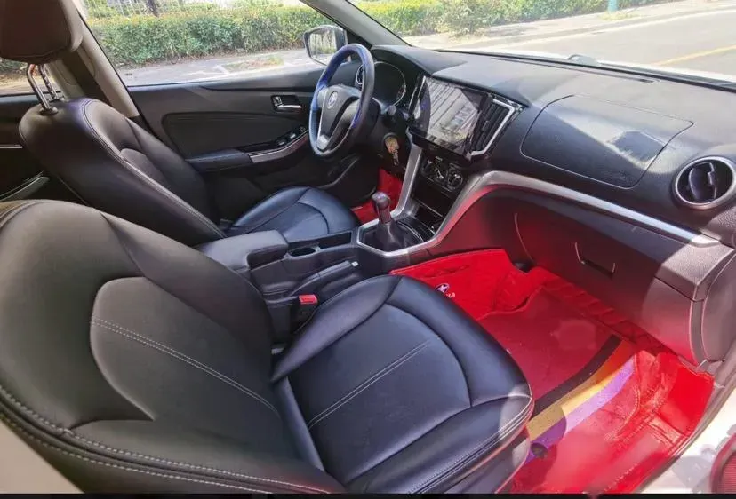 2016 Venucia T70 1.6L 121HP L4 5MT,autocango,china used car exporter,china ev exporter,chinese used car exporter,chinese used ev exporter