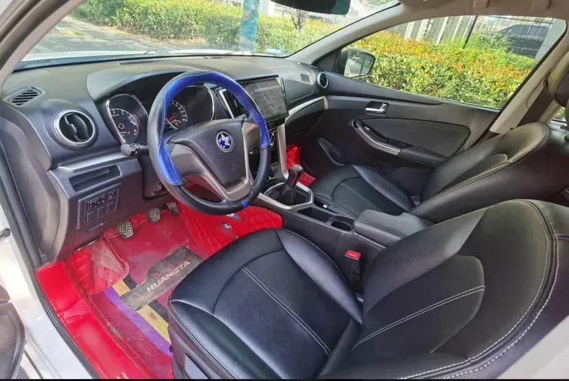 2016 Venucia T70 1.6L 121HP L4 5MT,autocango,china used car exporter,china ev exporter,chinese used car exporter,chinese used ev exporter