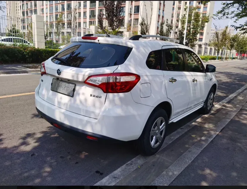 2016 Venucia T70 1.6L 121HP L4 5MT,autocango,china used car exporter,china ev exporter,chinese used car exporter,chinese used ev exporter