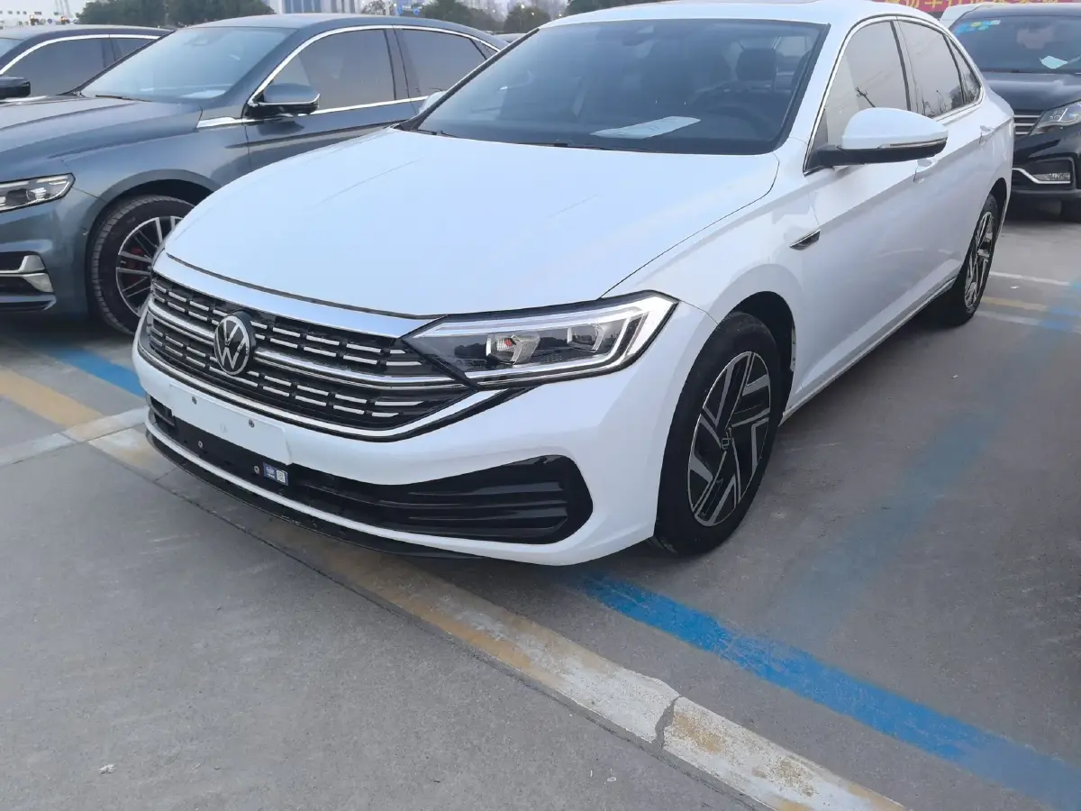 2023 Volkswagen Sagitar 1.5T 160HP L4 7DCT