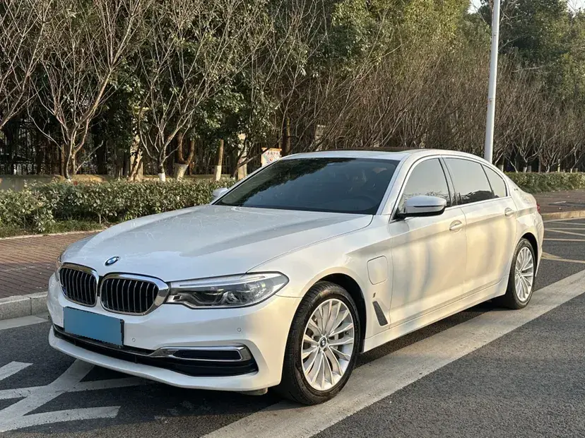 2019 BMW 5 Series 2.0T 184HP L4 8AT PHEV 13KWH