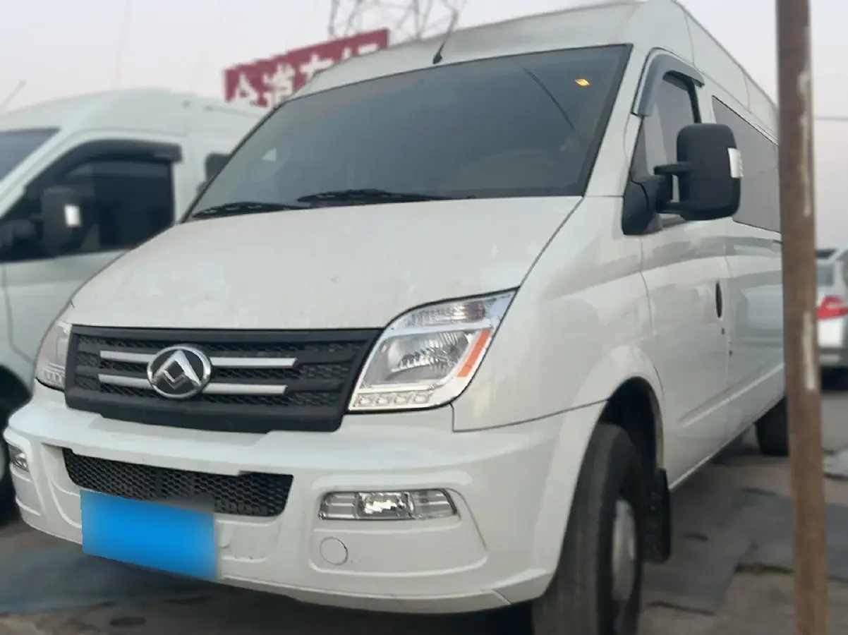 2023 MAXUS XinTu V80 2.0T 127HP L4 6MT