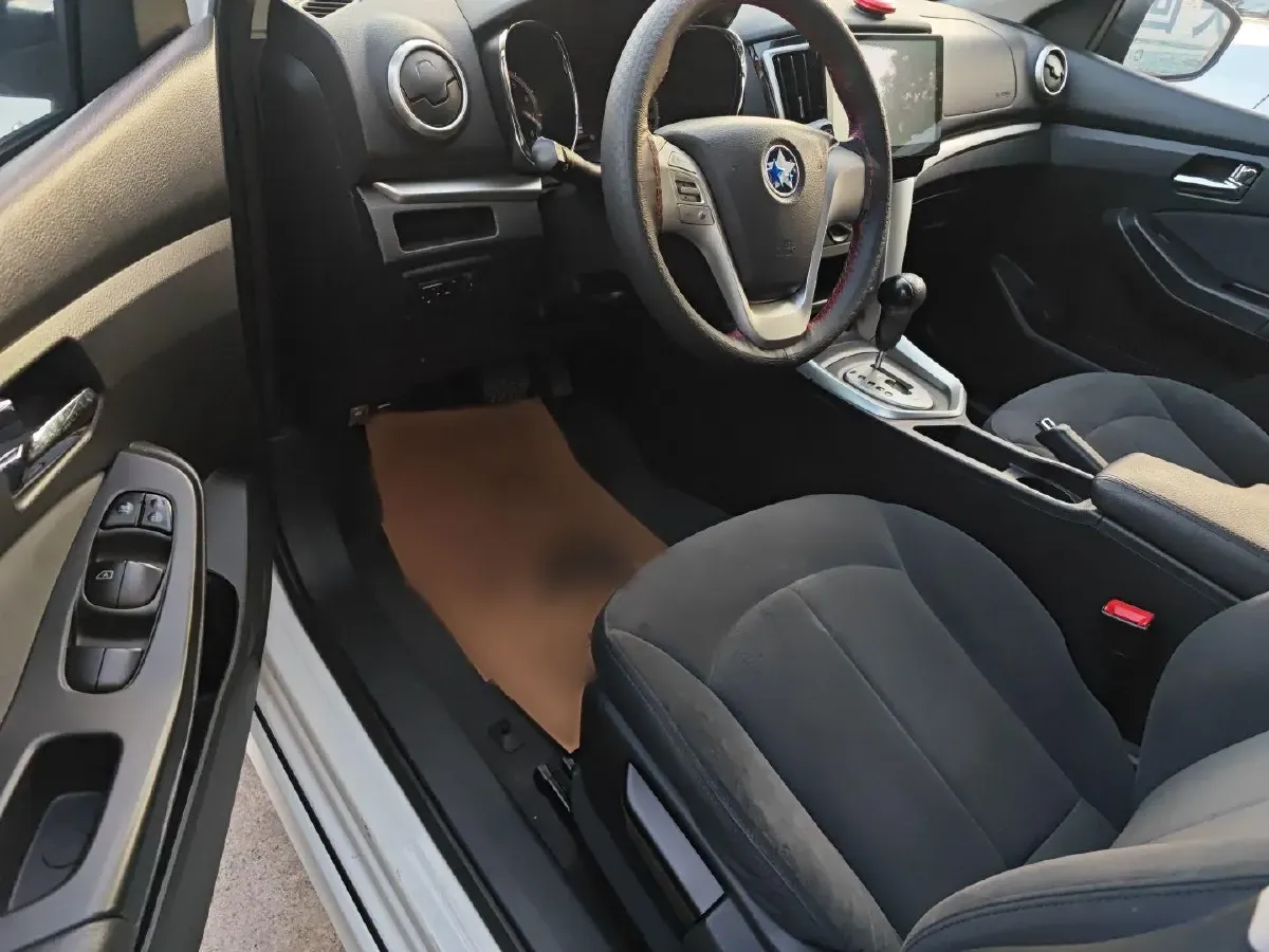 2015 Venucia T70 2.0L 144HP L4 CVT,autocango,china used car exporter,china ev exporter,chinese used car exporter,chinese used ev exporter