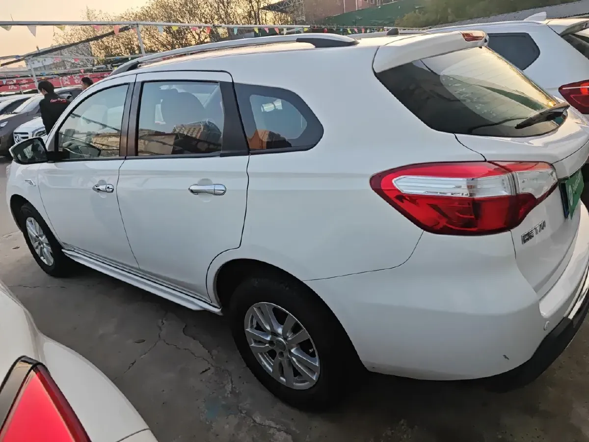 2015 Venucia T70 2.0L 144HP L4 CVT,autocango,china used car exporter,china ev exporter,chinese used car exporter,chinese used ev exporter
