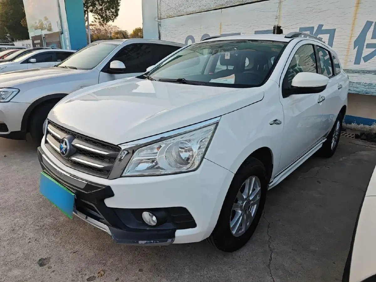 2015 Venucia T70 2.0L 144HP L4 CVT