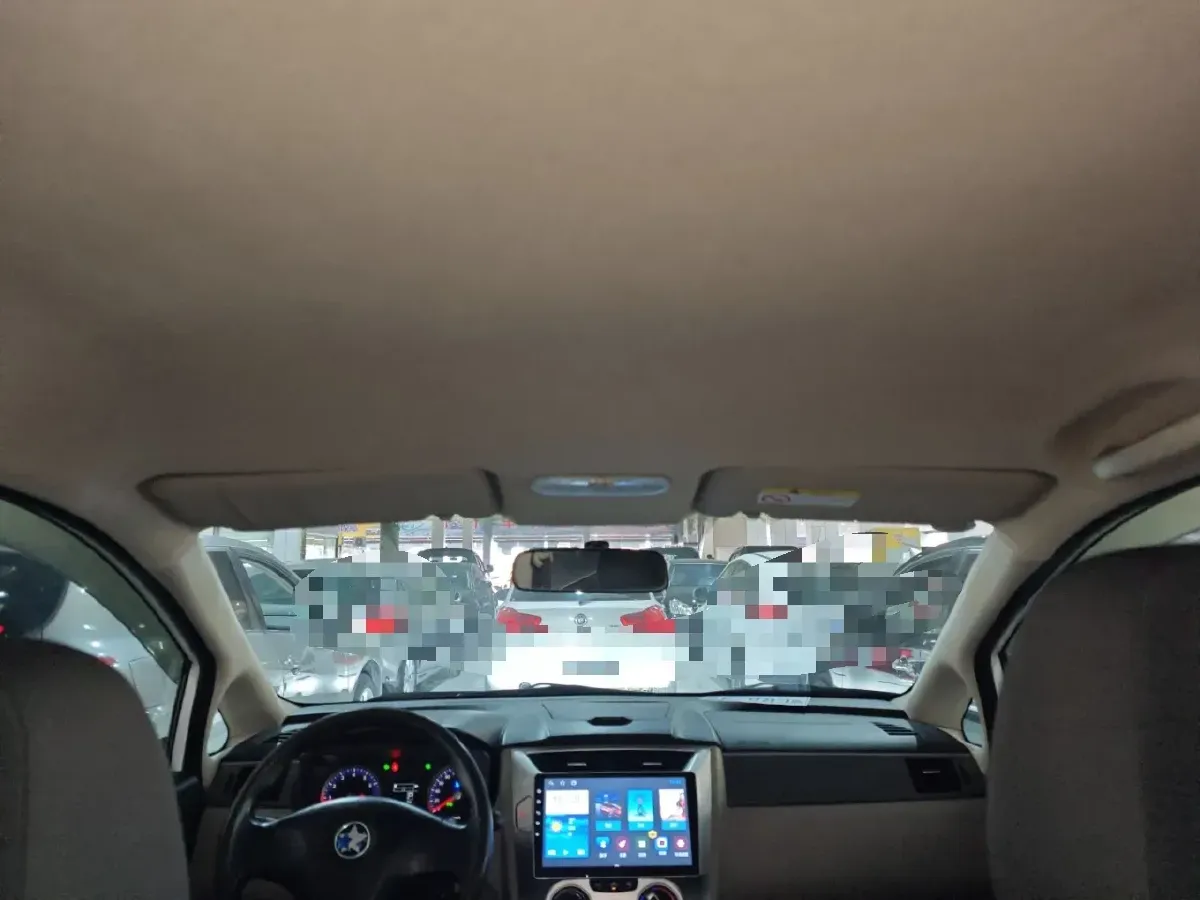 2015 Venucia R50 1.6L 117HP L4 4AT,autocango,china used car exporter,china ev exporter,chinese used car exporter,chinese used ev exporter