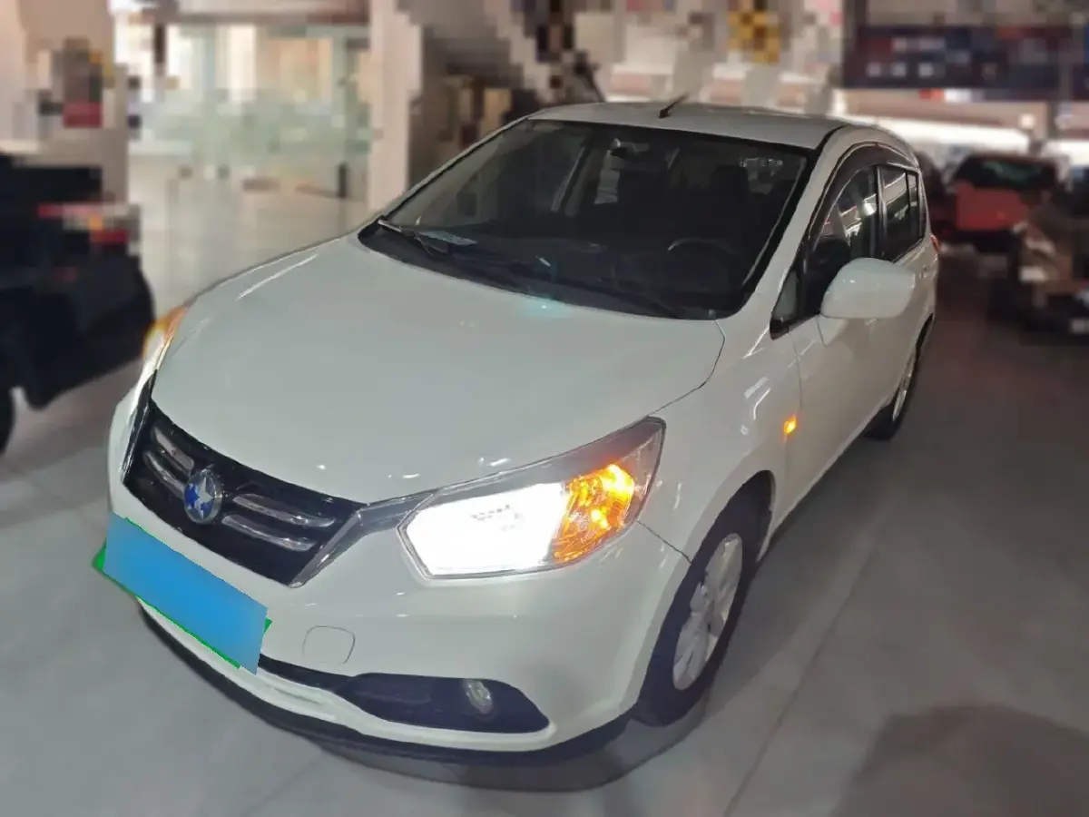 2015 Venucia R50 1.6L 117HP L4 4AT