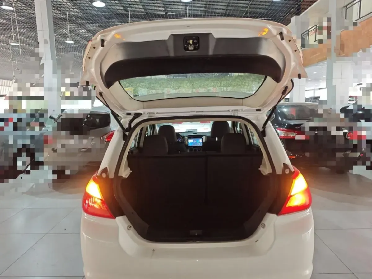 2015 Venucia R50 1.6L 117HP L4 4AT,autocango,china used car exporter,china ev exporter,chinese used car exporter,chinese used ev exporter