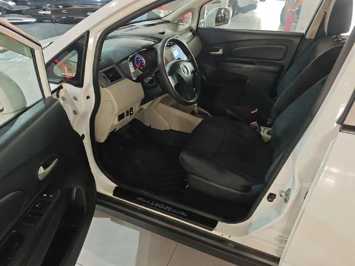 2015 Venucia R50 1.6L 117HP L4 4AT,autocango,china used car exporter,china ev exporter,chinese used car exporter,chinese used ev exporter