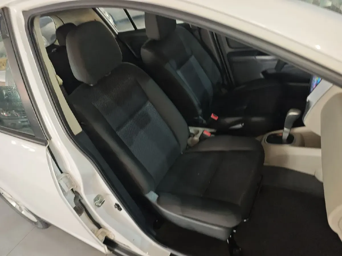 2015 Venucia R50 1.6L 117HP L4 4AT,autocango,china used car exporter,china ev exporter,chinese used car exporter,chinese used ev exporter