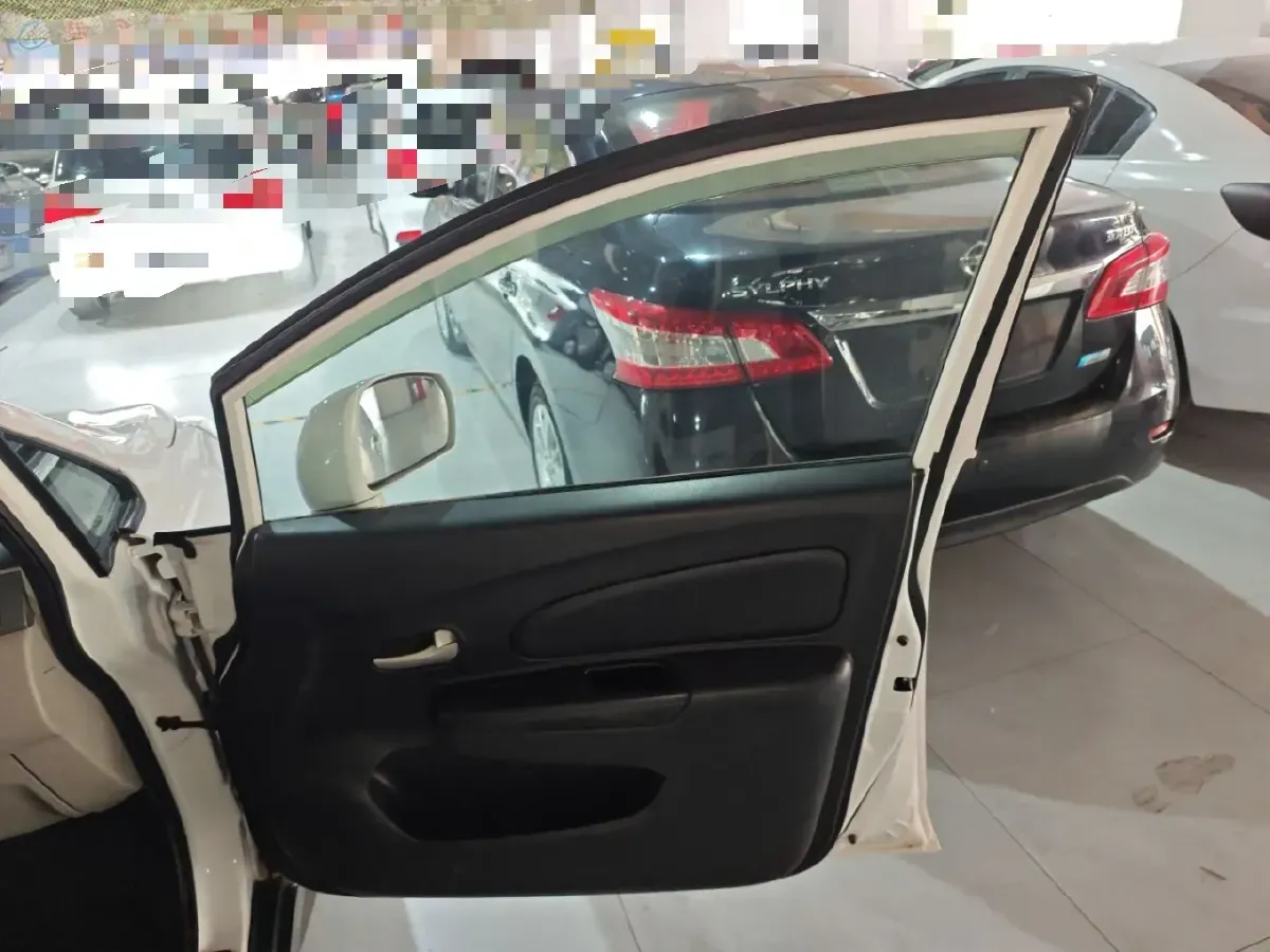 2015 Venucia R50 1.6L 117HP L4 4AT,autocango,china used car exporter,china ev exporter,chinese used car exporter,chinese used ev exporter