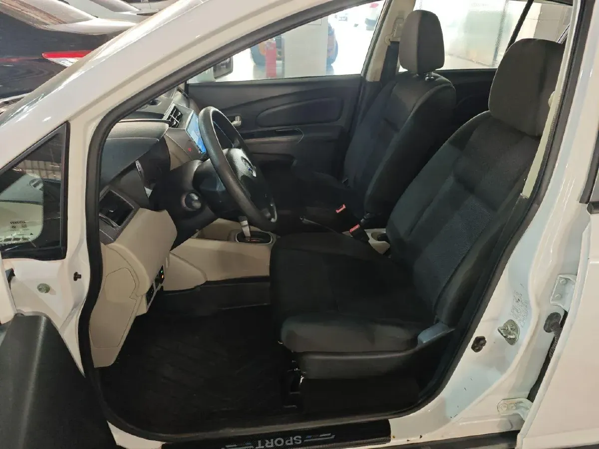 2015 Venucia R50 1.6L 117HP L4 4AT,autocango,china used car exporter,china ev exporter,chinese used car exporter,chinese used ev exporter