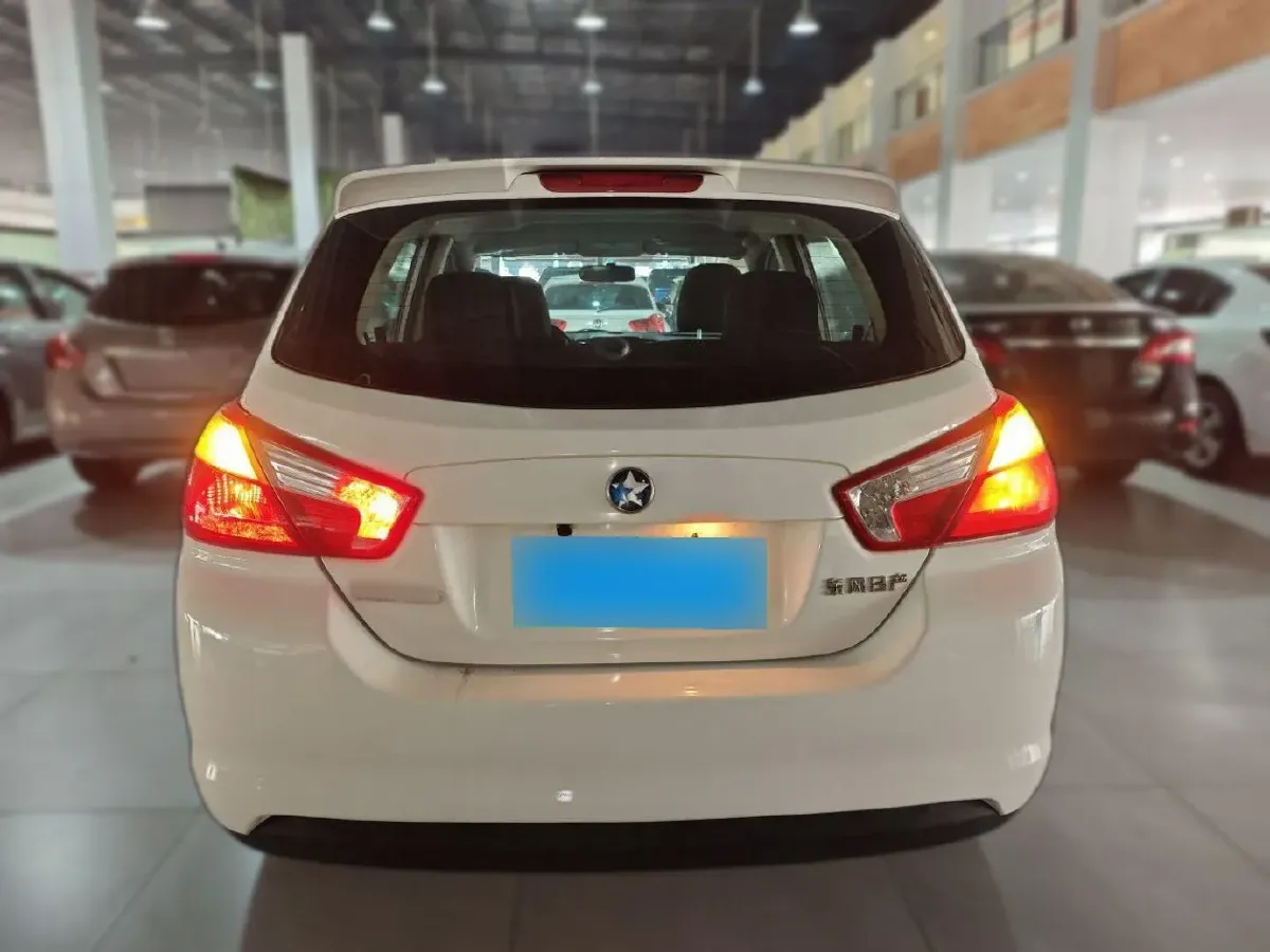 2015 Venucia R50 1.6L 117HP L4 4AT,autocango,china used car exporter,china ev exporter,chinese used car exporter,chinese used ev exporter