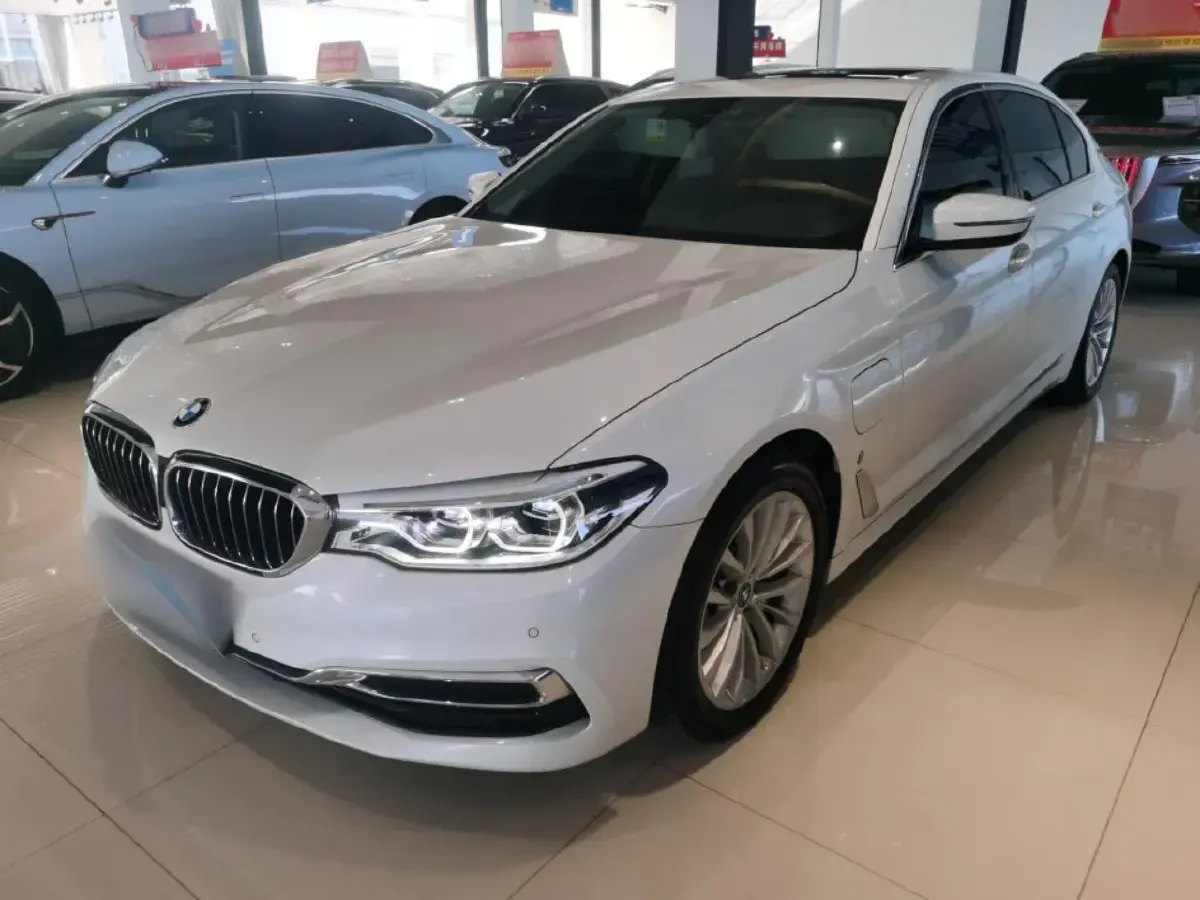 2019 BMW 5 Series 2.0T 184HP L4 8AT PHEV 13KWH