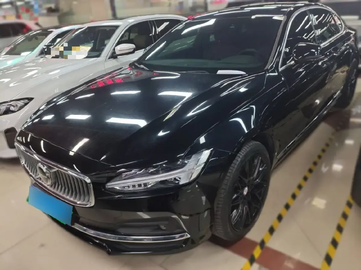 2021 Volvo S90 2.0T 250HP L4 8AT