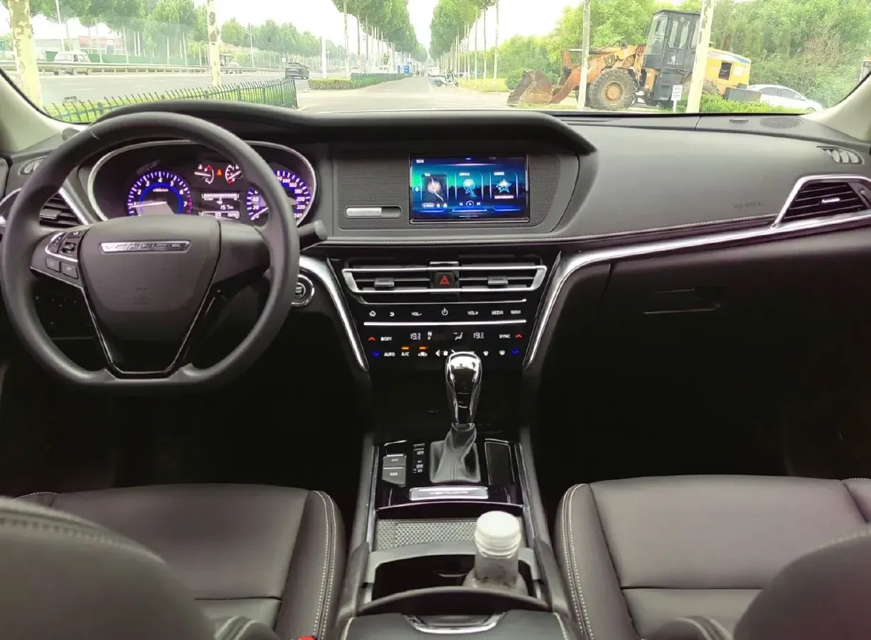 2020 Venucia T90 2.0L 150HP L4 CVT,autocango,china used car exporter,china ev exporter,chinese used car exporter,chinese used ev exporter