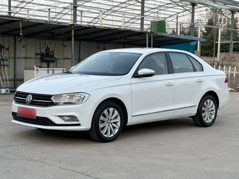 2017 Volkswagen Bora 1.6L 110HP L4 5MT