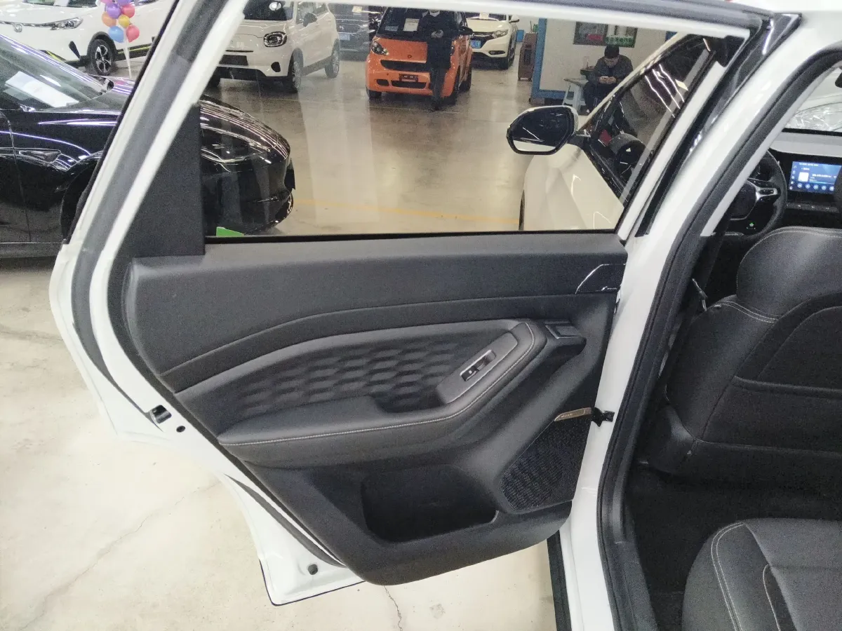 2023 WuLing XingYun 2.0L 136HP L4 1DHT Hybrid 1.8KWH,autocango,china used car exporter,china ev exporter,chinese used car exporter,chinese used ev exporter