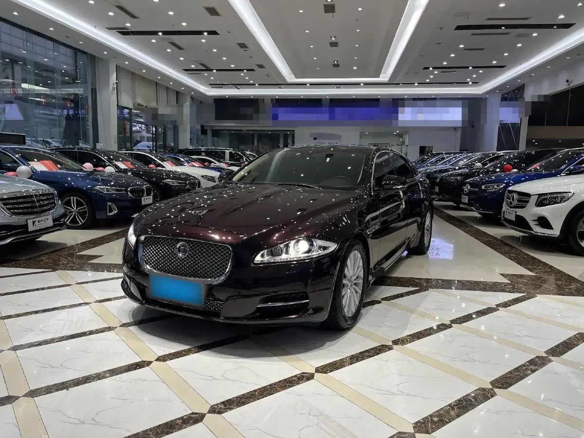 2015 Jaguar XJ 2.0T 240HP L4 8AT