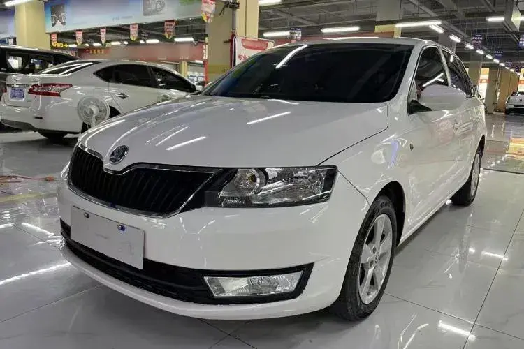 2016 Skoda Rapid Spaceback 1.6L 110HP L4 6AT