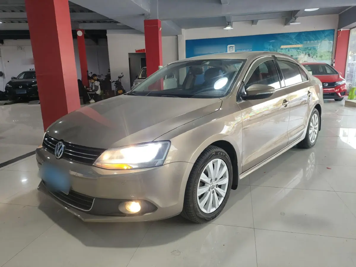 2014 Volkswagen Sagitar 1.4T 131HP L4 7DCT