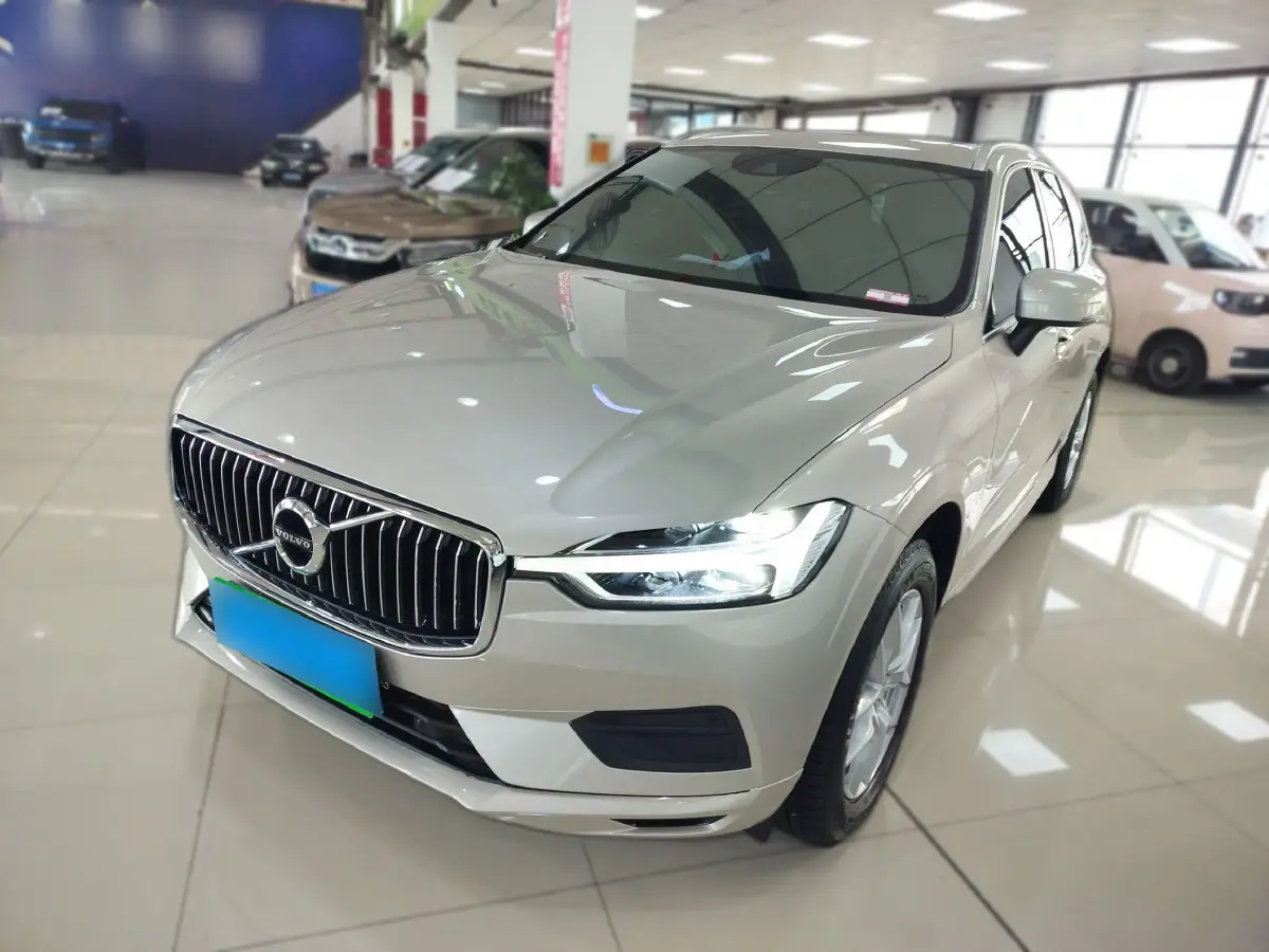 2018 Volvo XC60 2.0T 254HP L4 8AT