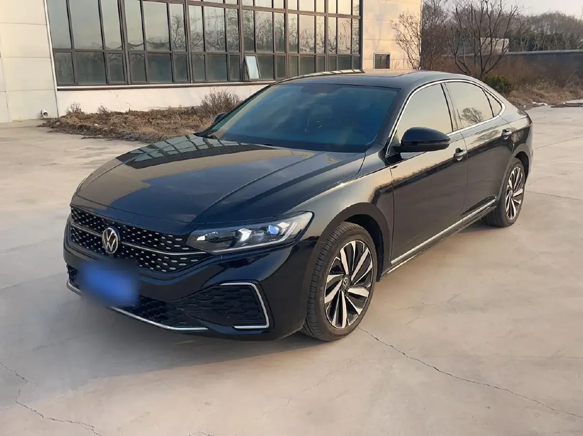 2023 Volkswagen Passat 2.0T 186HP L4 7DCT