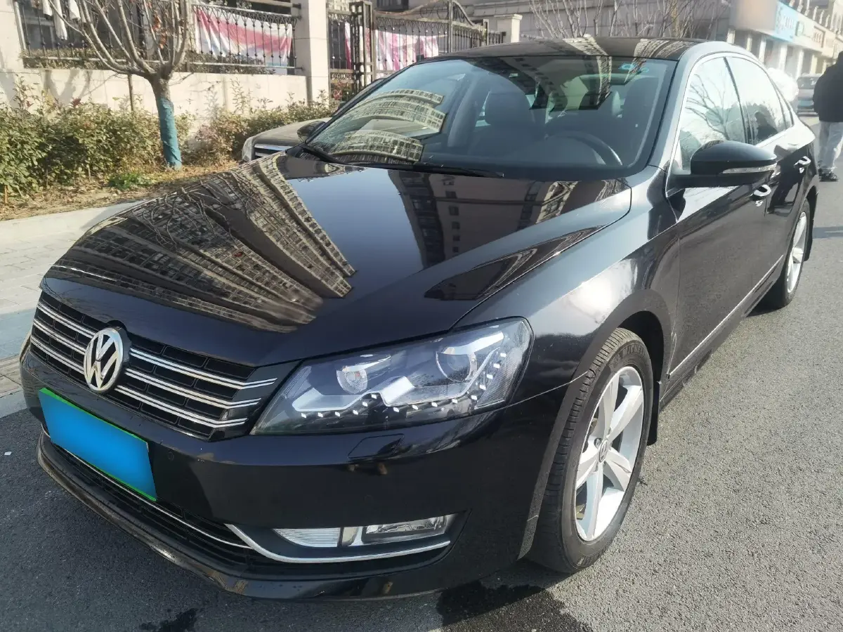 2015 Volkswagen Passat 1.8T 160HP L4 7DCT