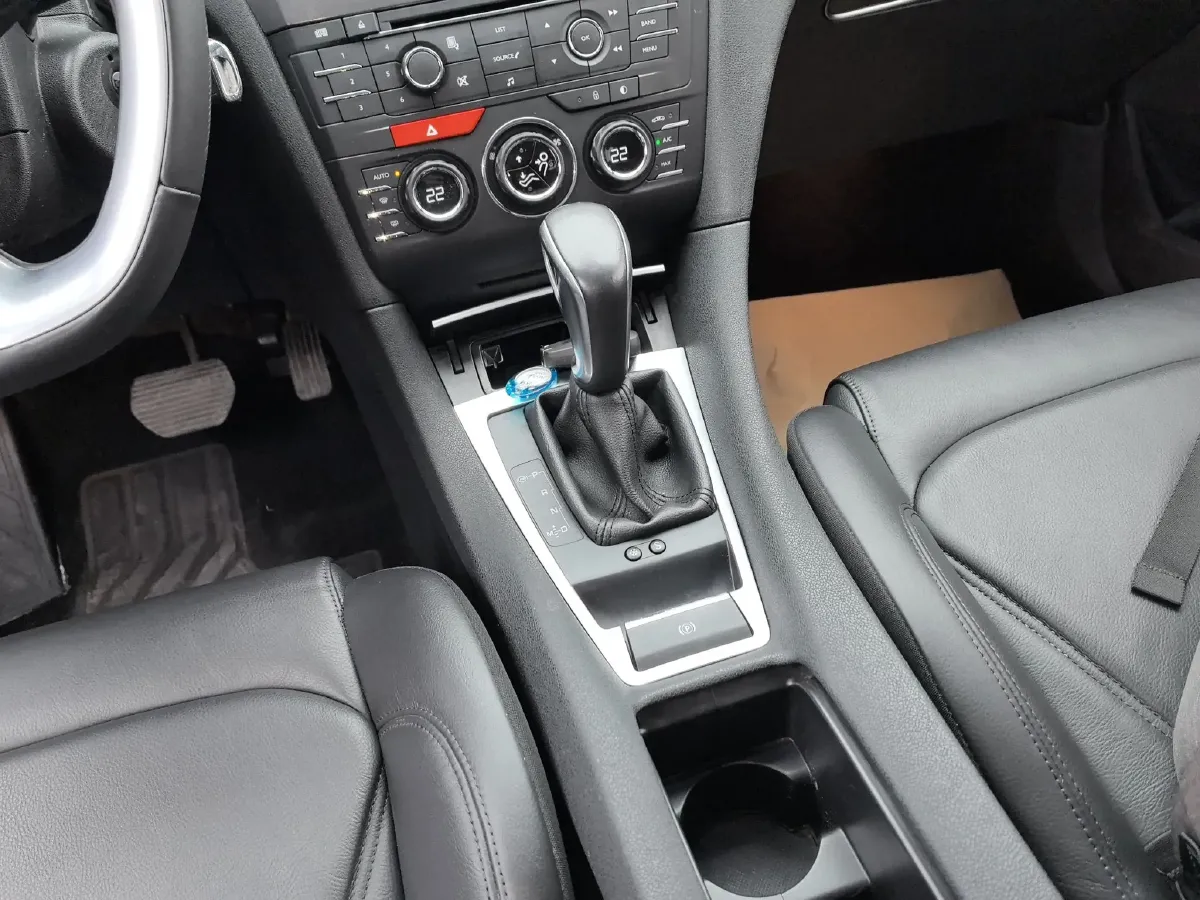 2014 DS 5LS 1.8L 139HP L4 6AT,autocango,china used car exporter,china ev exporter,chinese used car exporter,chinese used ev exporter