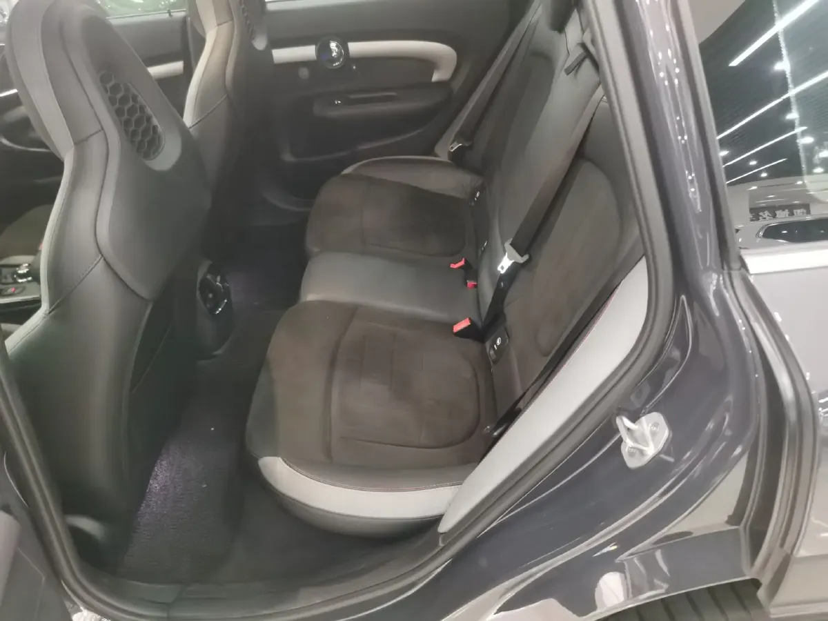 2021 MINI JCW CLUBMAN 2.0T 272HP L4 8AT,autocango,china used car exporter,china ev exporter,chinese used car exporter,chinese used ev exporter