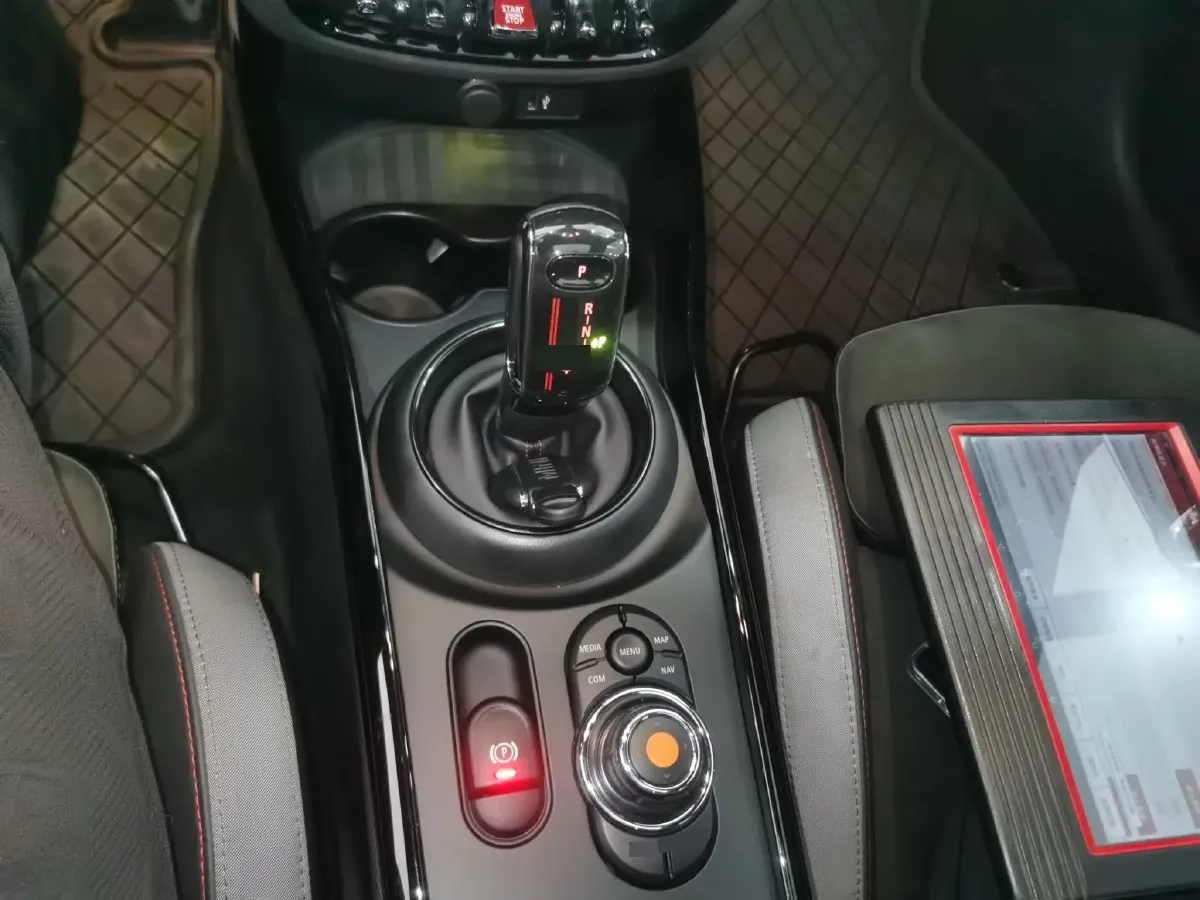 2021 MINI JCW CLUBMAN 2.0T 272HP L4 8AT,autocango,china used car exporter,china ev exporter,chinese used car exporter,chinese used ev exporter