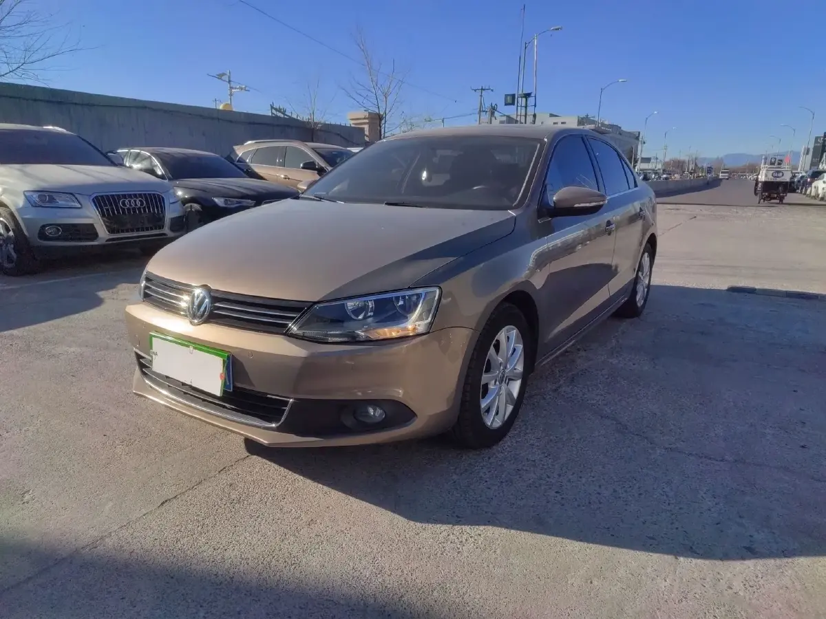2012 Volkswagen Sagitar 1.4T 131HP L4 7DCT