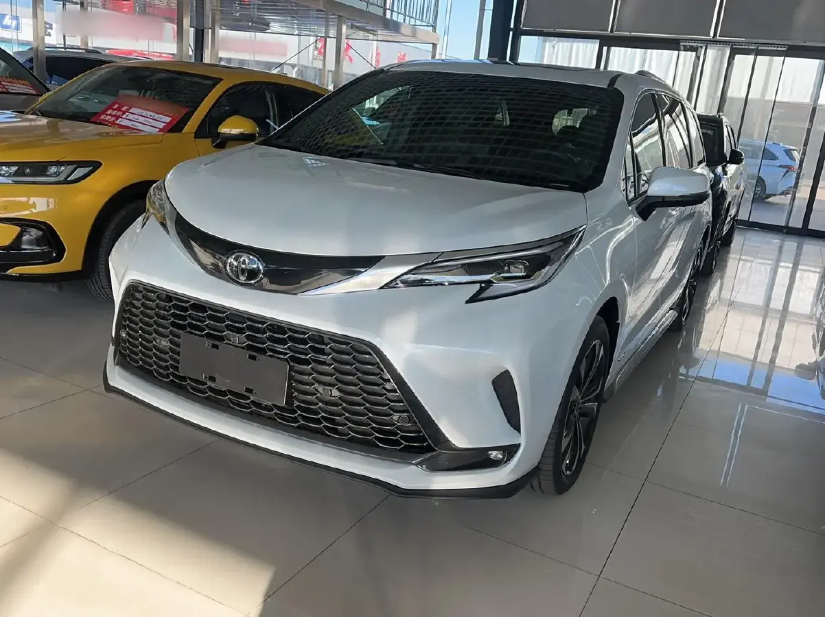 2024 Toyota Granvia 2.5L 189HP L4 E-CVT Hybrid