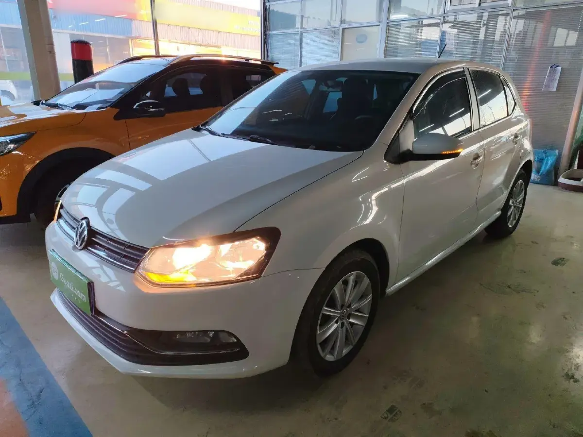 2014 Volkswagen Polo 1.6L 110HP L4 6AT