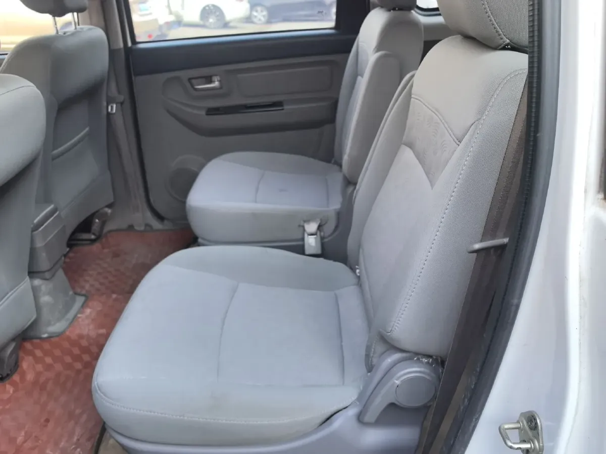 2014 BAIC WeiWang M20 1.5L 102HP L4 5MT,autocango,china used car exporter,china ev exporter,chinese used car exporter,chinese used ev exporter