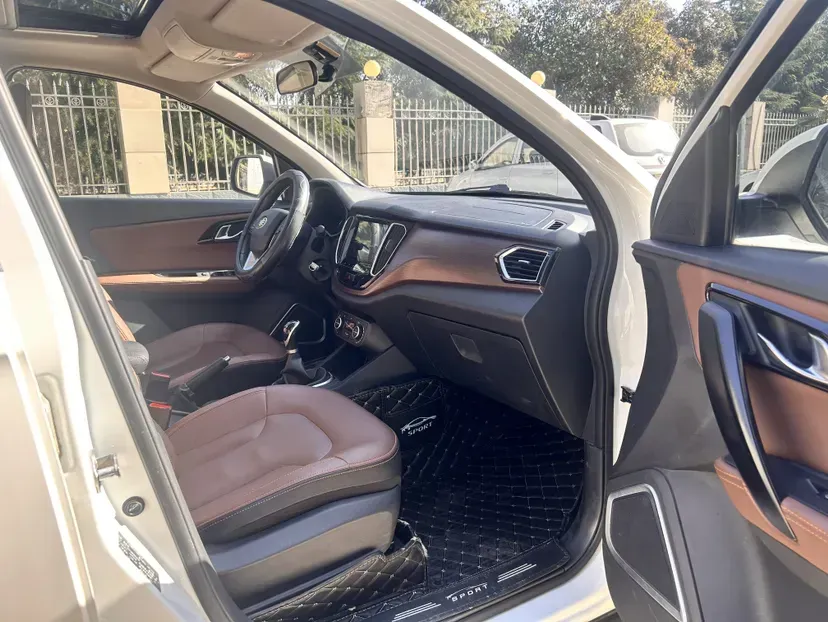 2017 FAW Senia R7 1.6L 116HP L4 5MT,autocango,china used car exporter,china ev exporter,chinese used car exporter,chinese used ev exporter