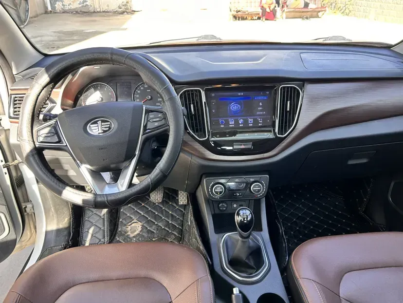 2017 FAW Senia R7 1.6L 116HP L4 5MT,autocango,china used car exporter,china ev exporter,chinese used car exporter,chinese used ev exporter