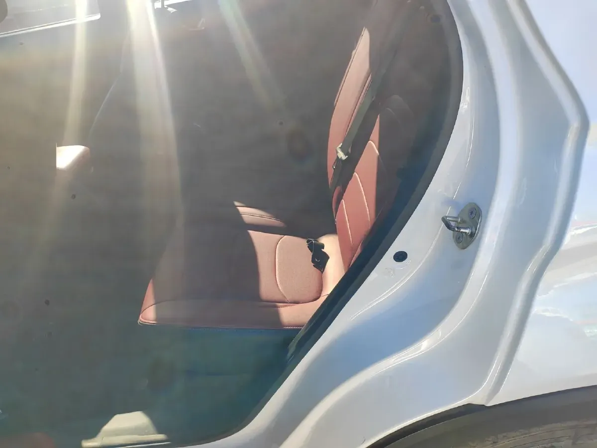 2021 DongFeng Fengon Fengon 500 1.5L 116HP L4 5MT,autocango,china used car exporter,china ev exporter,chinese used car exporter,chinese used ev exporter