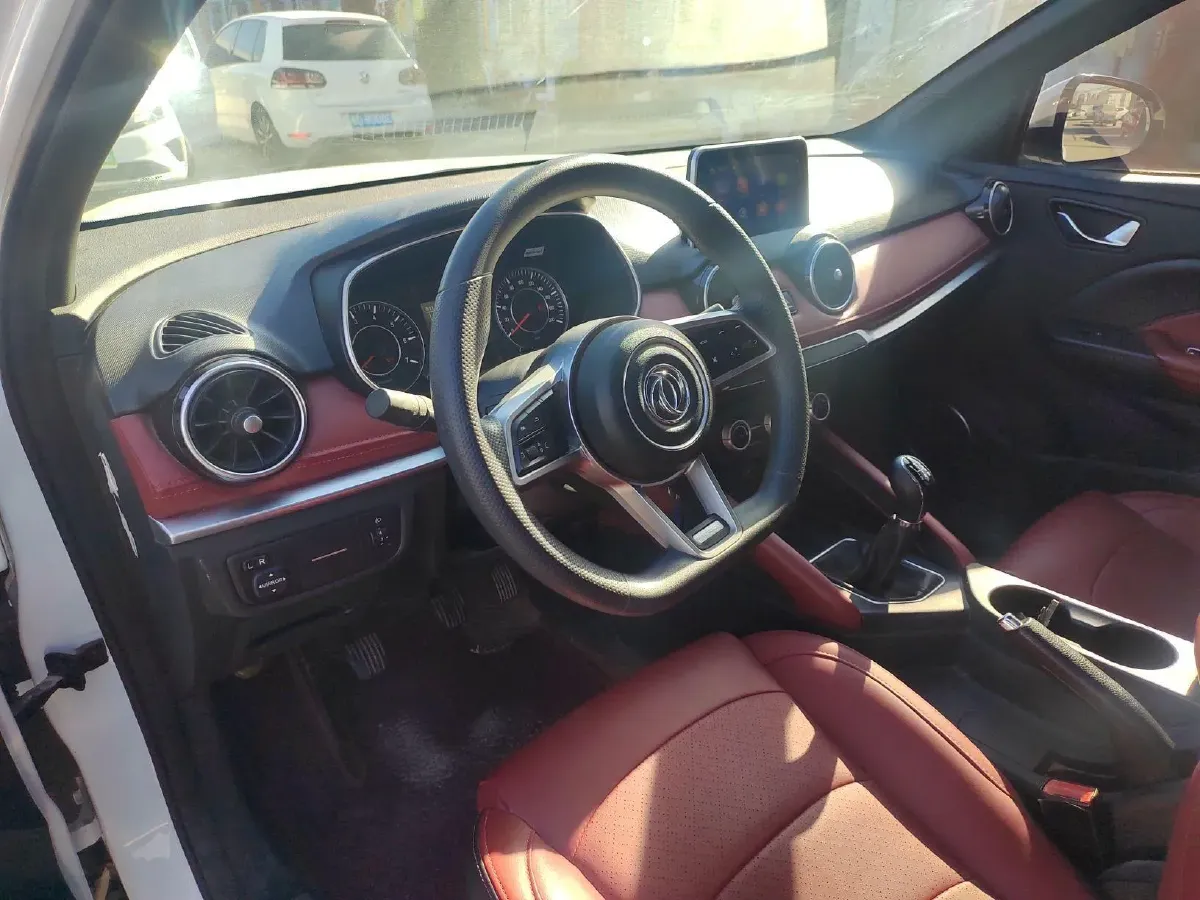 2021 DongFeng Fengon Fengon 500 1.5L 116HP L4 5MT,autocango,china used car exporter,china ev exporter,chinese used car exporter,chinese used ev exporter