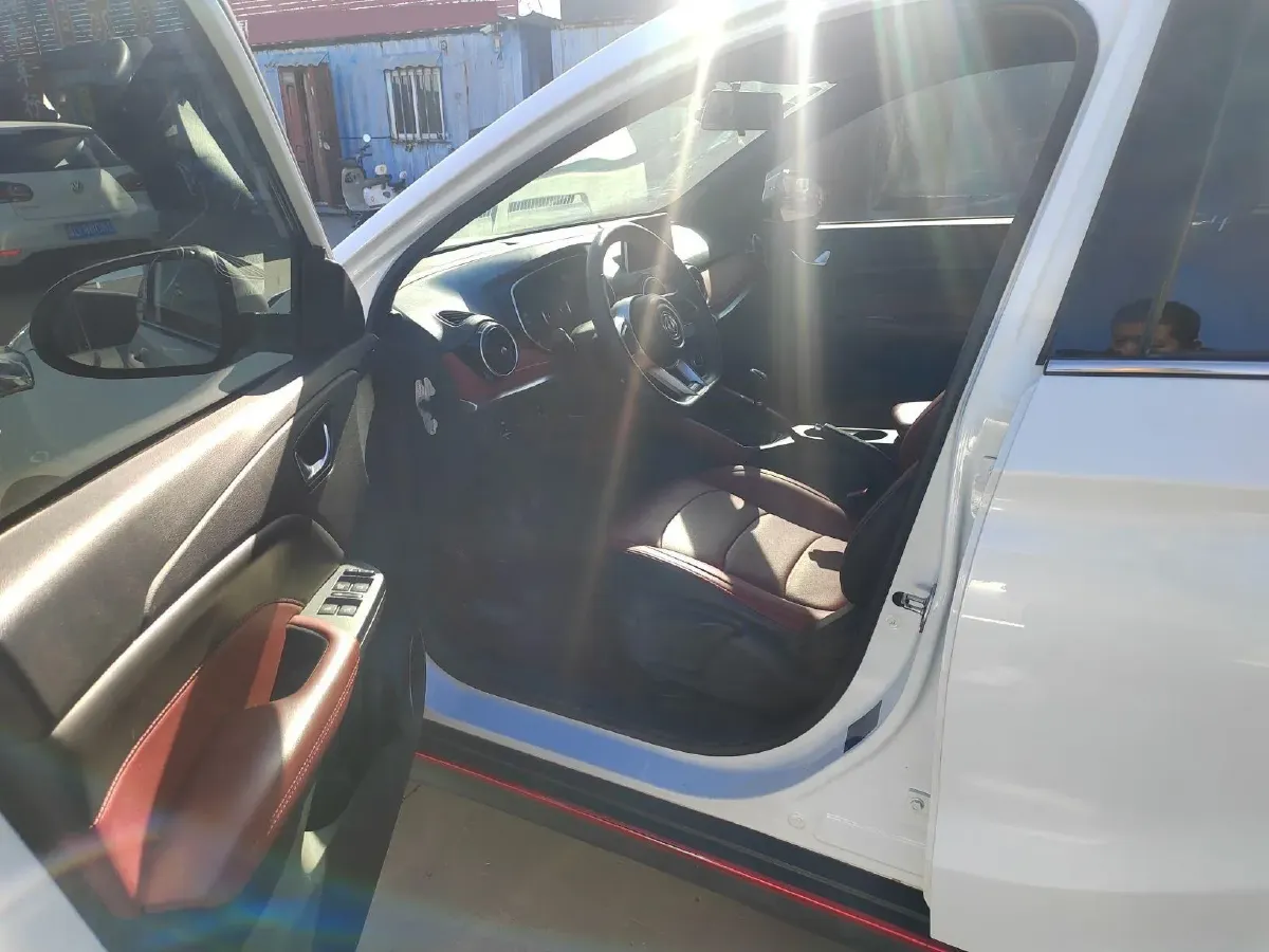 2021 DongFeng Fengon Fengon 500 1.5L 116HP L4 5MT,autocango,china used car exporter,china ev exporter,chinese used car exporter,chinese used ev exporter