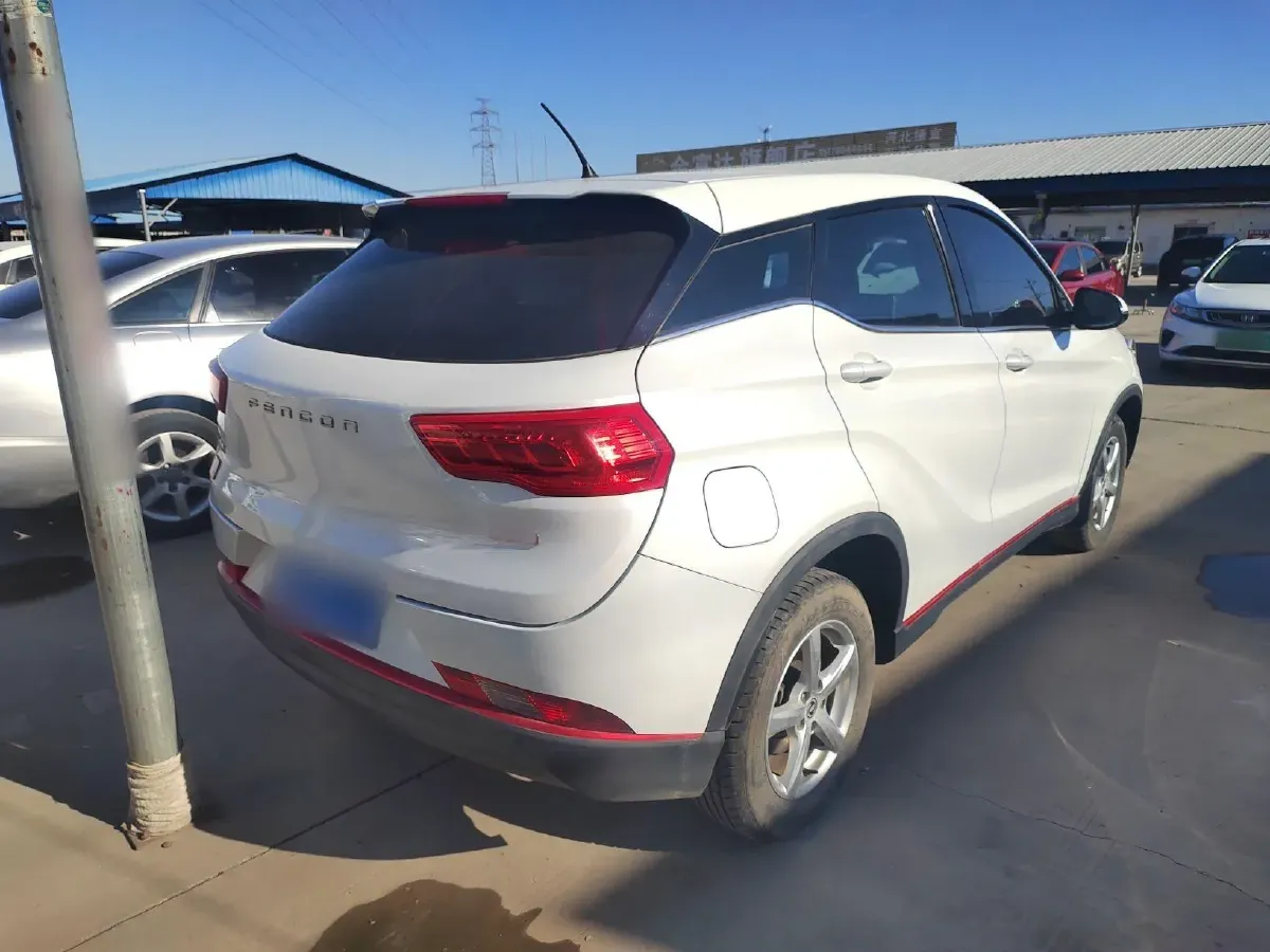 2021 DongFeng Fengon Fengon 500 1.5L 116HP L4 5MT,autocango,china used car exporter,china ev exporter,chinese used car exporter,chinese used ev exporter