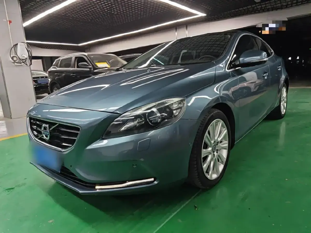 2013 Volvo V40 2.0T 180HP L5 6AT