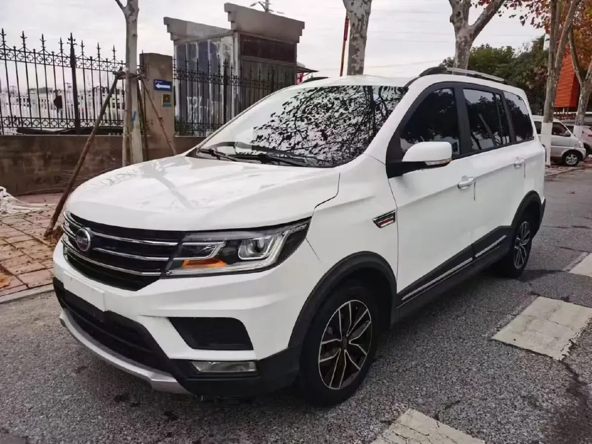 2020 SWM X3 1.5L 112HP L4 5MT,autocango,china used car exporter,china ev exporter,chinese used car exporter,chinese used ev exporter