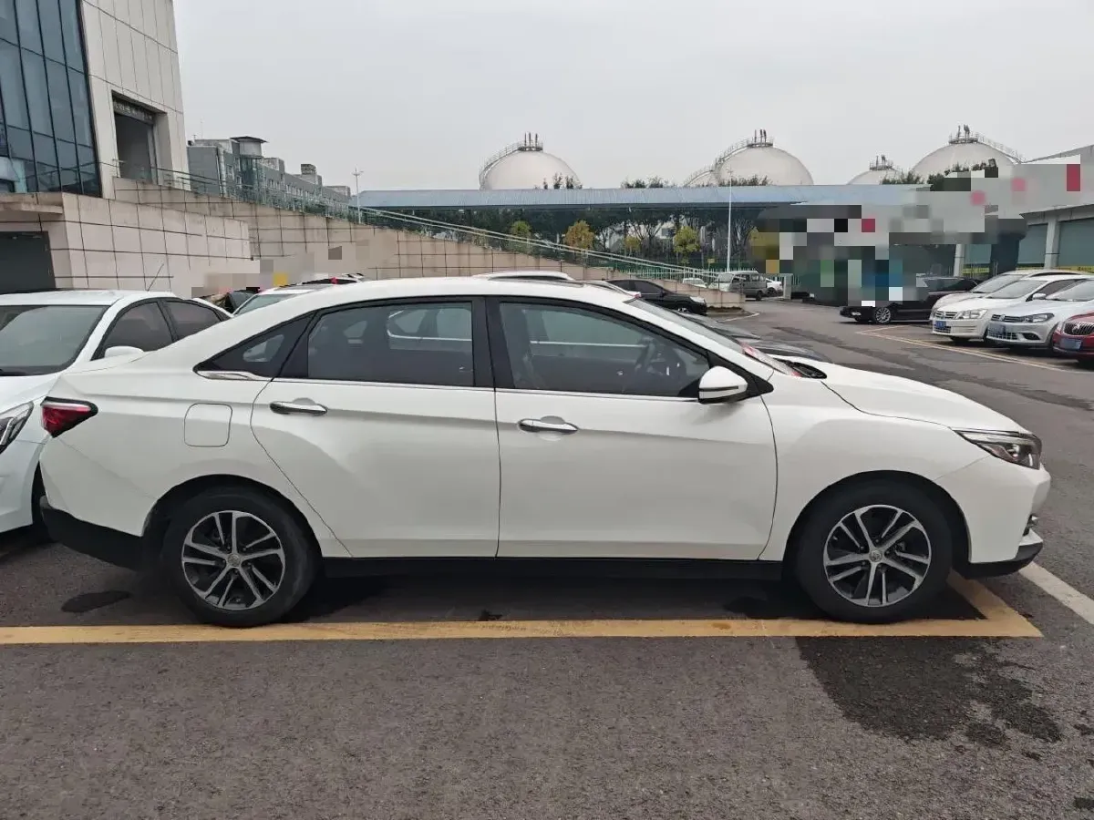 2019 Venucia D60 1.6L 126HP L4 5MT,autocango,china used car exporter,china ev exporter,chinese used car exporter,chinese used ev exporter