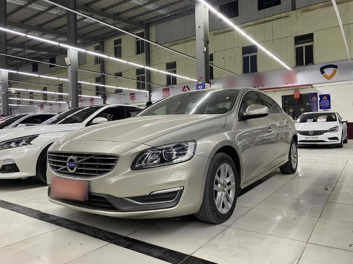 2018 Volvo S60 1.5T 152HP L4 6AT