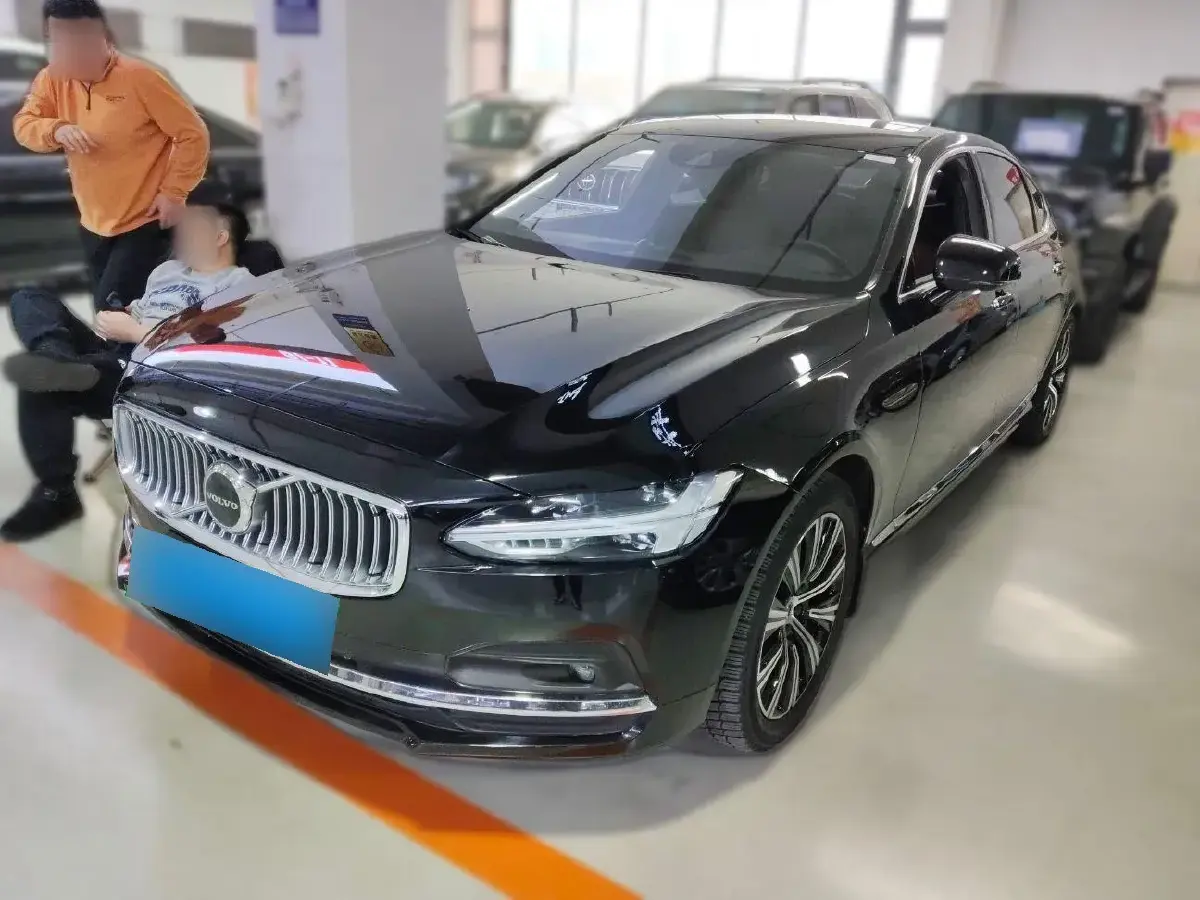 2021 Volvo S90 2.0T 250HP L4 8AT